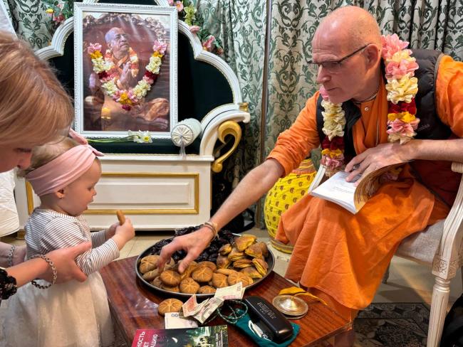 Prasadam distribution in ZHITHOMIR, UKRAINE